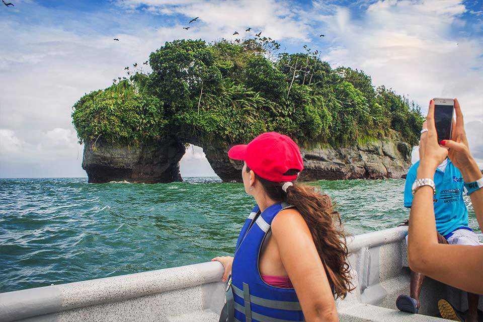 ¿Por que Visitar Ladrilleros? ¿Que hay para Hacer?
